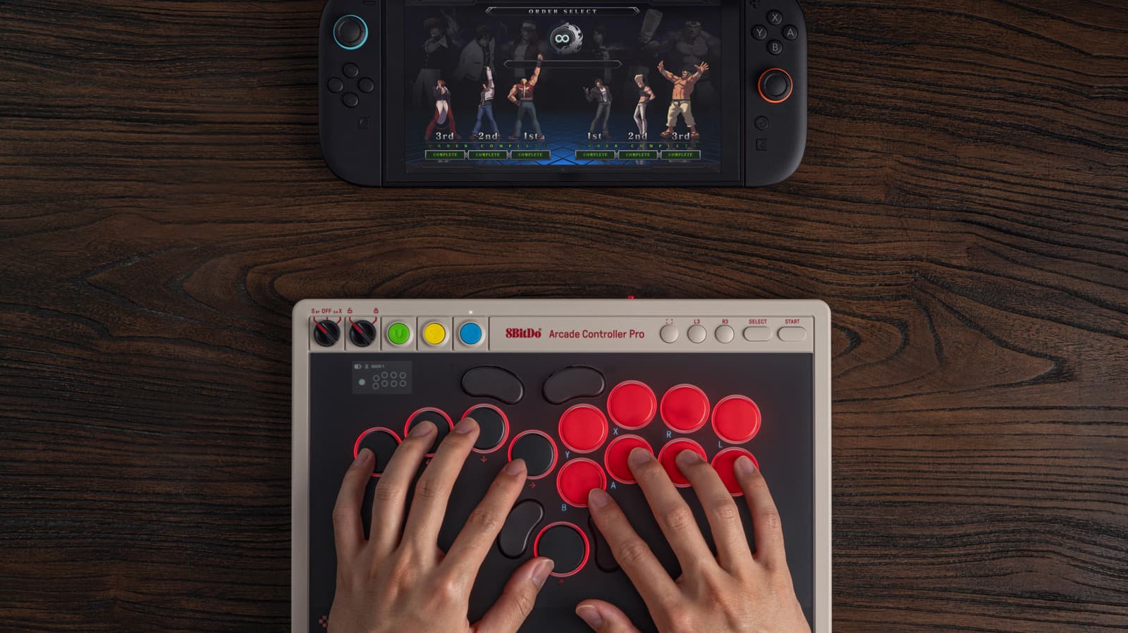 8BitDo تطلق Arcade Controller Pro: يد تحكم بلا عصا للاعبي القتال المحترفين