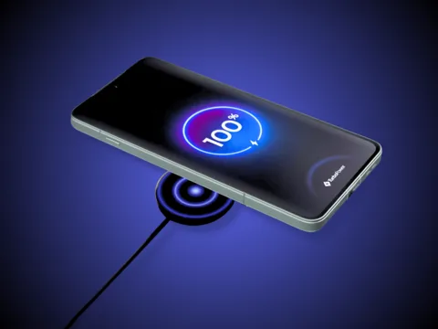 Moto Edge 70 Max: أول هاتف أندرويد بشحن مغناطيسي Qi 2.2.1 ومعالج عصبي أسرع 46%