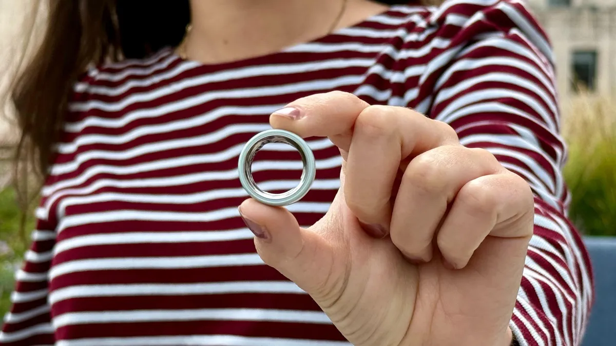 خاتم Oura Ring 5 يتصدر أفضل الخواتم الذكية في 2026: مراجعة شاملة