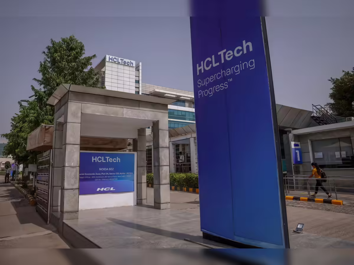 HCLTech تنتزع صفقة مرسيدس-بنز بـ1.14 مليار دولار وتُطيح بـInfosys