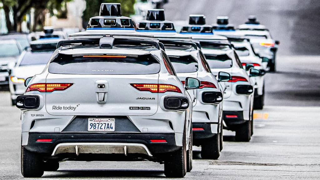 فوضى الرابع من يوليو تكشف حدود قدرة Waymo على التوسع: هل السيارات ذاتية القيادة جاهزة للمدن الكبرى؟