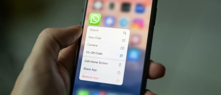 ChatGPT يعود إلى واتساب في أوروبا مجاناً: كيف أجبرت المفوضية الأوروبية Meta على فتح منصتها