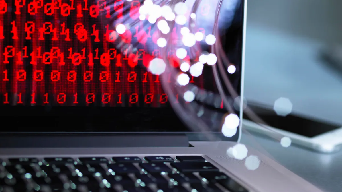 برمجية CrashStealer الخبيثة تنتحل صفة أداة Apple لسرقة بياناتك وكلمات مرورك