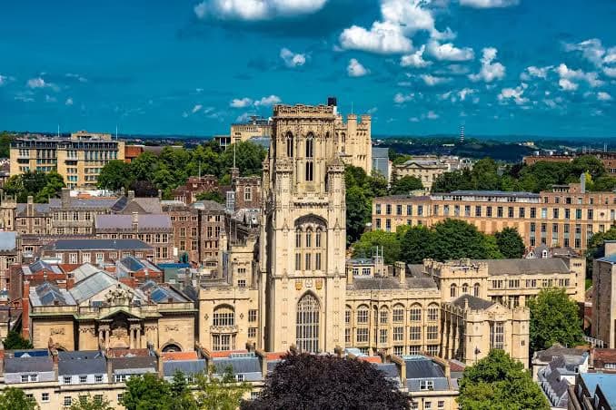 24 University of Bristol spinouts now raising £453M+ in funding