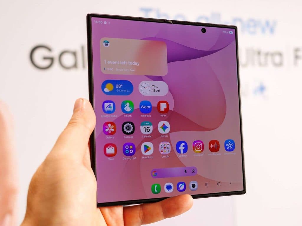 سامسونج تكسر قواعد الهواتف القابلة للطي: Galaxy Z Fold 8 Ultra بتصميم تيتانيوم وكاميرا 200 ميجابكسل