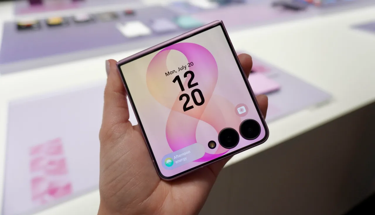 T-Mobile تبيع Galaxy Z Flip 8 بـ 100 دولار فقط مع المقايضة: هل العرض يستحق؟