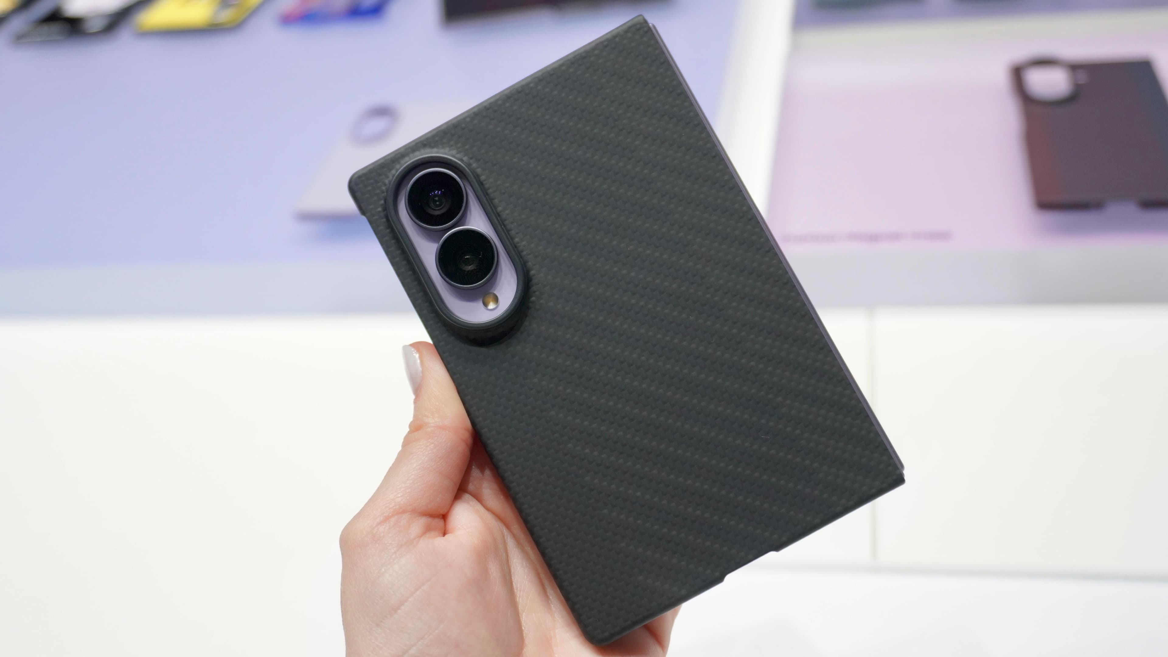 أفضل 5 أغطية لهاتف Galaxy Z Fold 8 في 2026: من Spigen إلى Dbrand