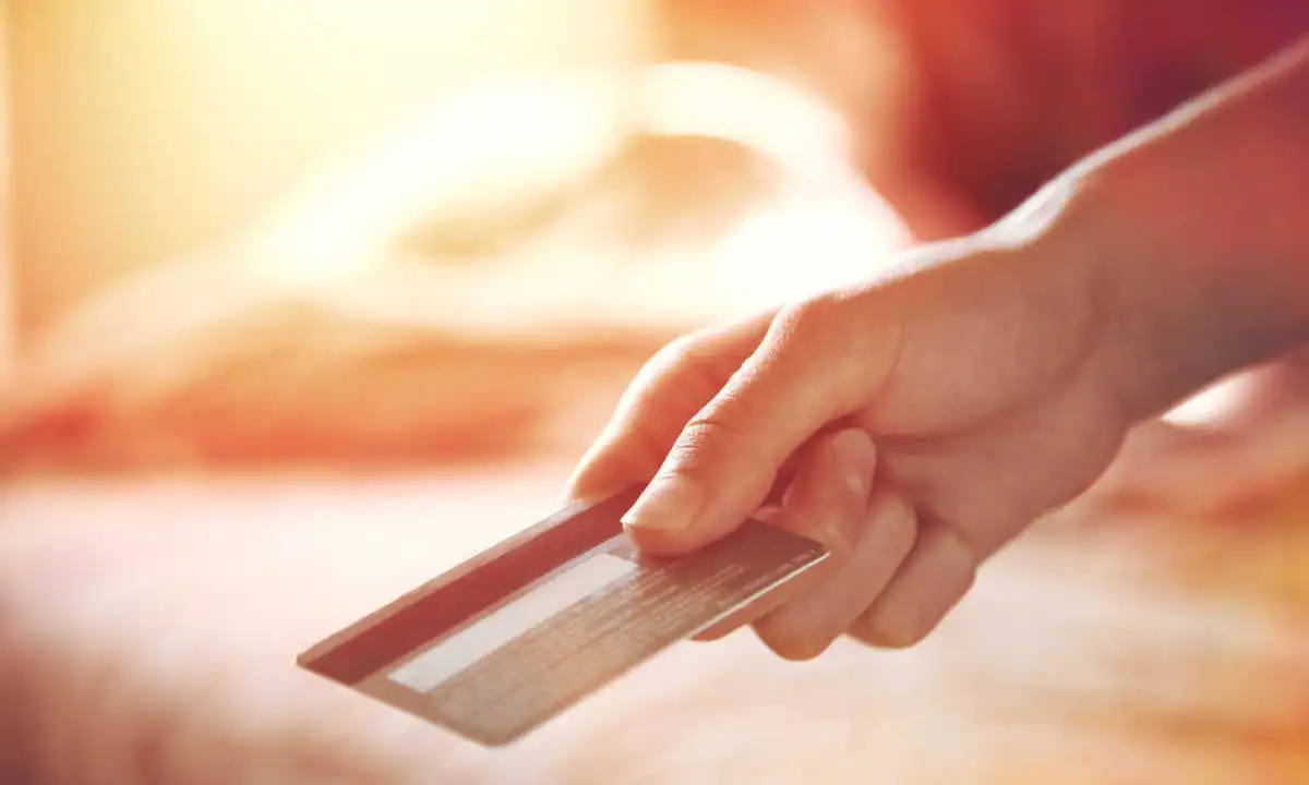 3 ways card issuers now look beyond credit scores